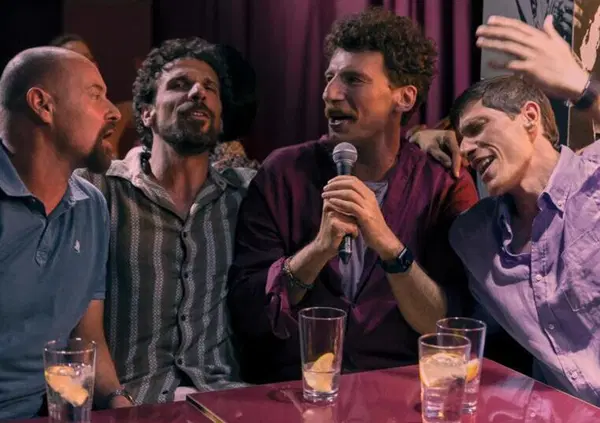 Abbiamo visto Maschi Veri su Netflix, ma com&rsquo;&egrave;? Un&rsquo;occasione mancata. Ma perch&eacute; le serie italiane non riescono mai a raccontare il presente? 