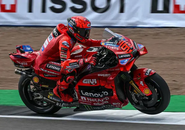 Il vento in MotoGP sta cambiando, Marc Marquez mette le mani avanti: "Ho avuto c*lo". L'avete mai visto inca*zato come a Silverstone?