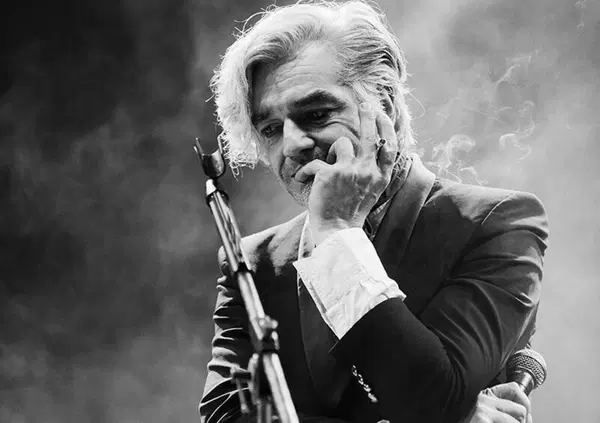 LA VERGOGNA DELL&rsquo;ORINATOIO MORGAN AL MI AMI: la targa nel bagno delle donne, la posizione del Festival (blandissima) e l&rsquo;artista che si rivolge alla scena musicale (per ora muta): &ldquo;Rimanete in silenzio di fronte a un gesto cos&igrave; offensivo e violento?&rdquo;