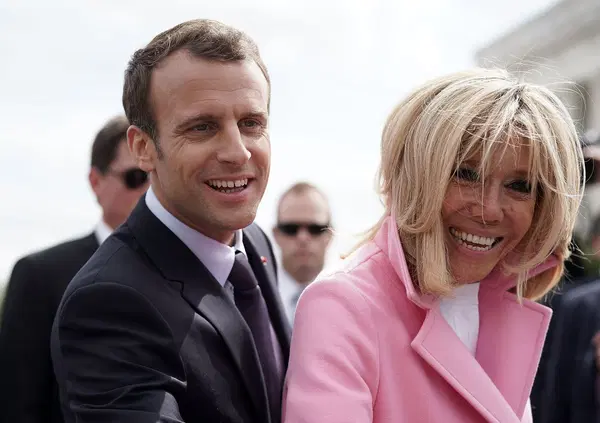 Ma avete sentito Myrta Merlino sulla lite tra Macron e sua moglie? &ldquo;Gli schiaffi di un uomo a una donna sono inaccettabili, quelli di una donna a un uomo volgari&rdquo;: e quindi accettabili? E pensate se lo avesse detto Bruno Vespa&hellip;