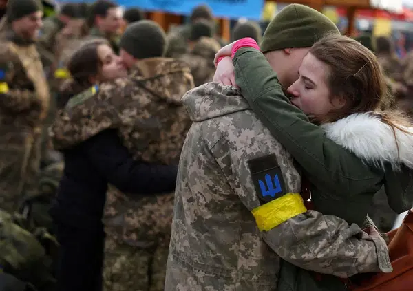 RUSSIA E UCRAINA AL TAVOLO DI PACE? L&rsquo;analista Fulvio Scaglione ci spiega perch&eacute; &ldquo;nessuno ha fretta". Putin &ldquo;in vantaggio&rdquo;, a Zelensky &ldquo;preoccupa il dopoguerra&rdquo;, Trump &ldquo;deve offrire garanzie&rdquo;. E l&rsquo;Europa? &ldquo;Pagano i cittadini nelle bollette&hellip;&rdquo;