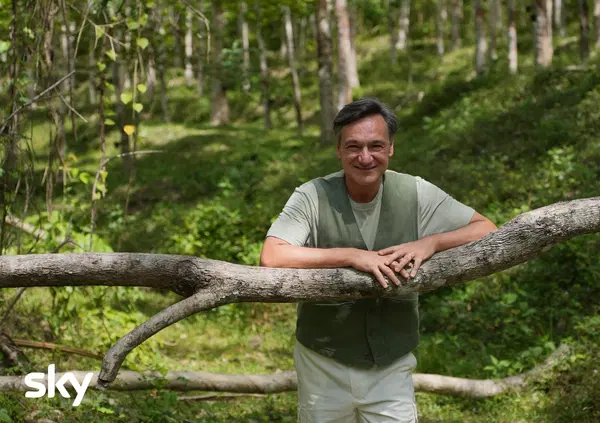 Abbiamo visto in anteprima &ldquo;Money Road&rdquo; (Sky e Tv8) con Fabio Caressa. Ma com&rsquo;&egrave;? Un adventure show sulla tentazione, tra singolo e gruppo. Ma rischia l&rsquo;&ldquo;effetto Var&rdquo; con altri reality (tipo Pechino Express)?