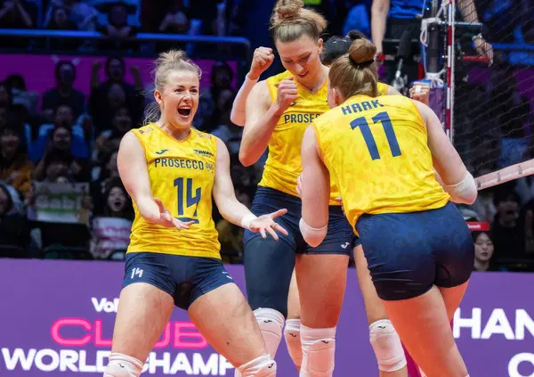 CHI CACCIA I SOLDI QUA? Conegliano non basta pi&ugrave;: Imoco domina il volley, ma il futuro si gioca fuori dal campo. La soluzione (o il sogno) &egrave; la Superlega europea?