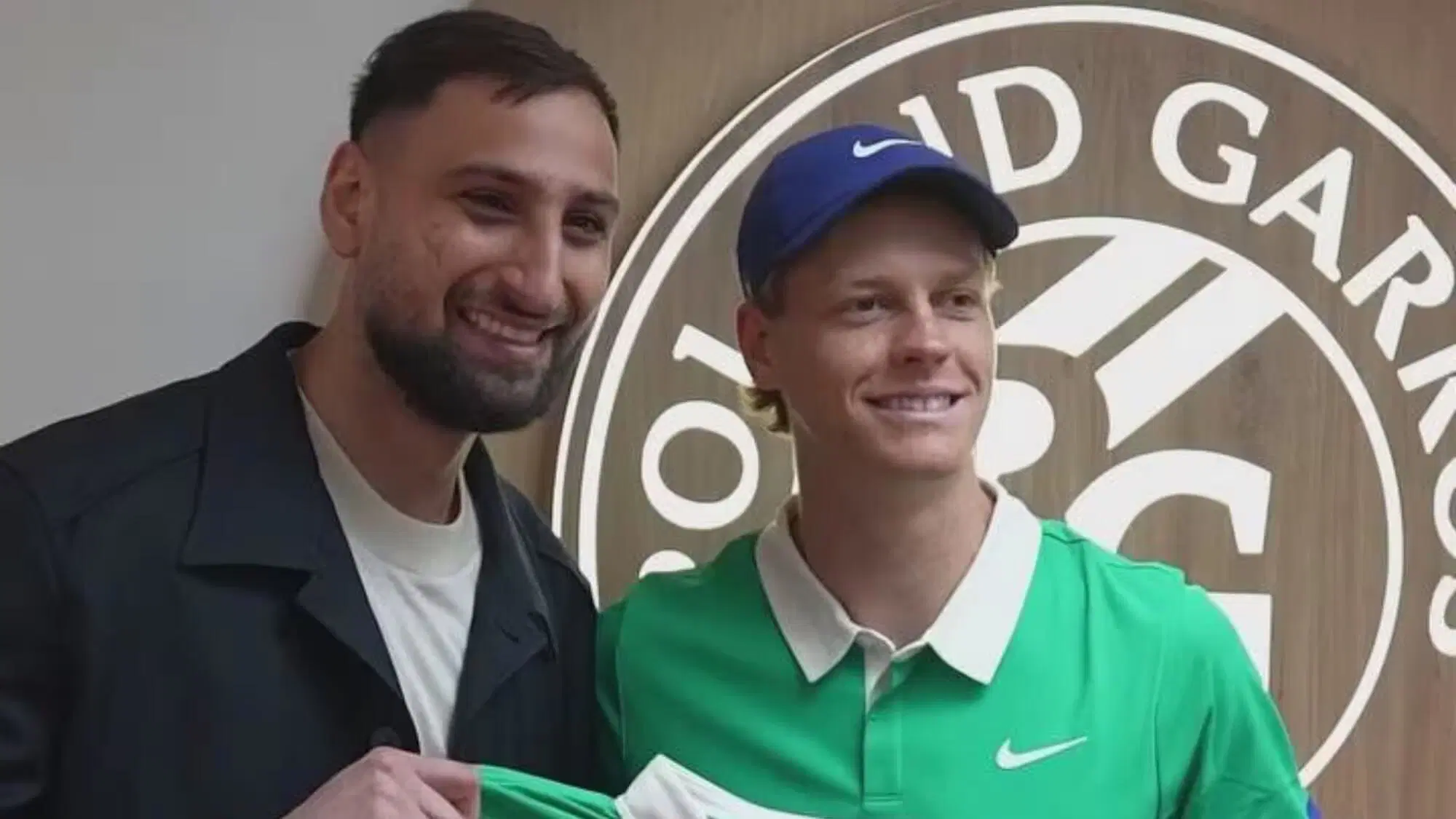 Jannik Sinner con Gigio Donnarumma