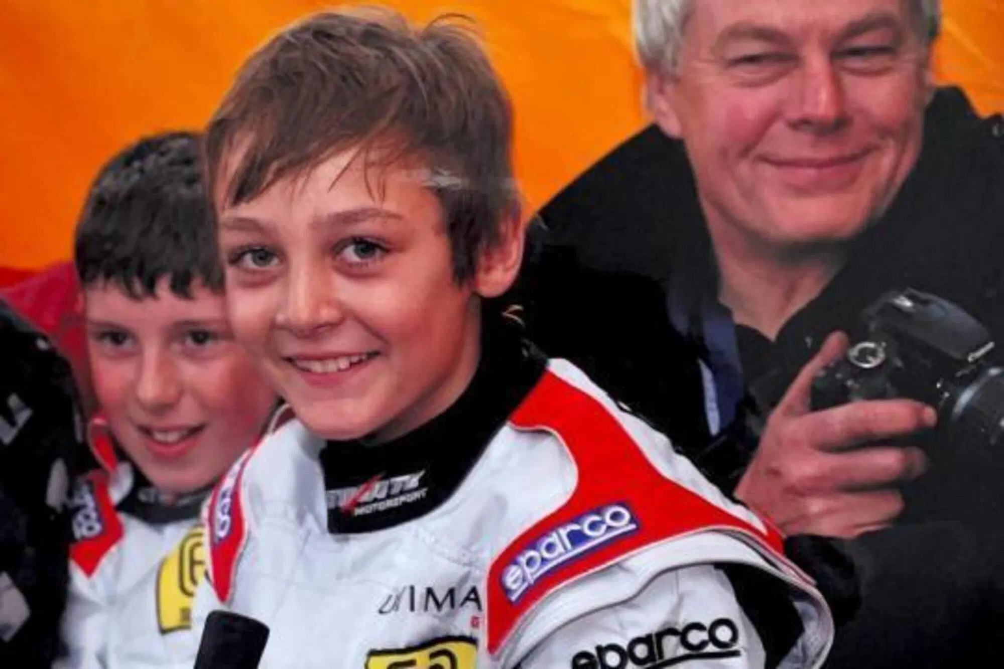 Un piccolo George Russell ai tempi del karting con pap&agrave; Steve Russell