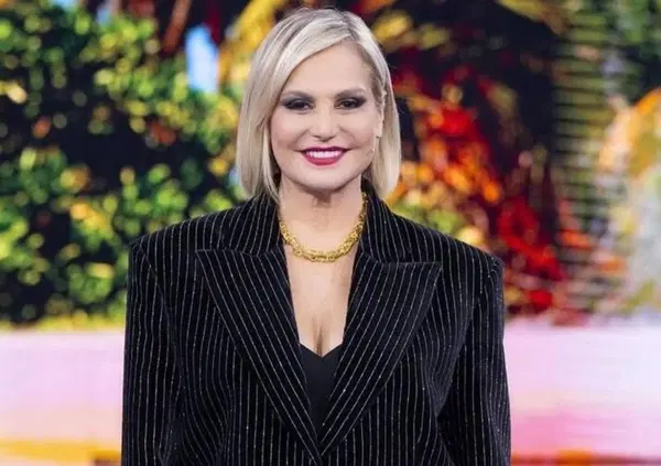 Isola dei Famosi, le pagelle &ldquo;sottotono&rdquo;: Simona Ventura zittisce Adinolfi (8)? Veronica Gentili e il tapiro (6), la lettera di Mirko Frezza (8) mentre Pierpaolo Pretelli in Honduras&hellip;