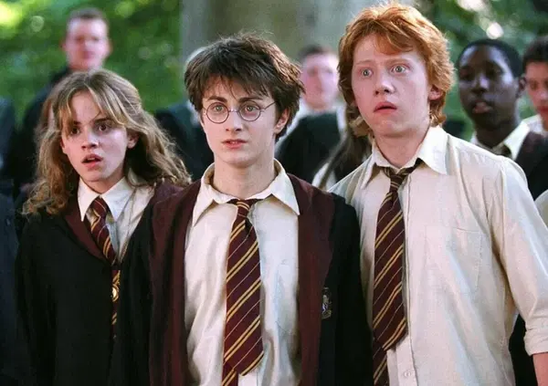 Per quale motivo la nuova serie di Harry Potter fa incazzare tutti? Dall'attore di origini ghanesi ai &ldquo;nuovi&rdquo; Daniel Radcliffe, Emma Watson e Rupert Grint&hellip; Ecco cosa sta succedendo (e perch&eacute; i fan si devono dare una calmata)
