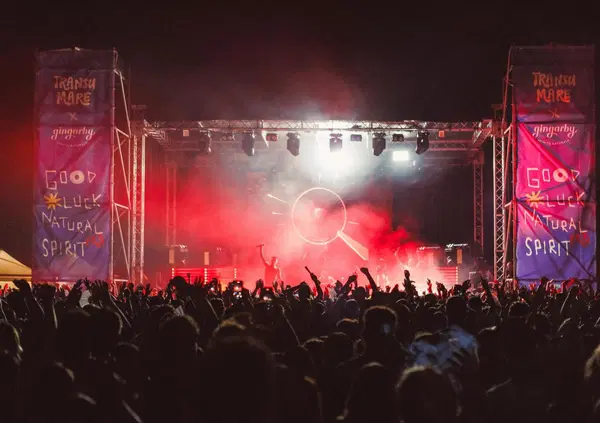 C&rsquo;&egrave; un festival che non potete perdervi quest&rsquo;estate? S&igrave; ed &egrave; Transumare Fest a Roseto degli Abruzzi. Dalla line up (Venerus, Emma Nolde e Okgiorgio) alle attivit&agrave; collaterali e il progetto Sintonie, ecco tutto quello che dovete sapere&hellip;