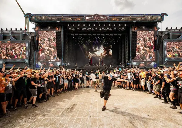 Con l'estate siete pronti al grande imbroglio dei concerti? &Egrave; colpa di dynamic pricing e secondary ticketing, ma anche i musicisti tacciono: ecco perch&eacute; i live dividono invece di unire...