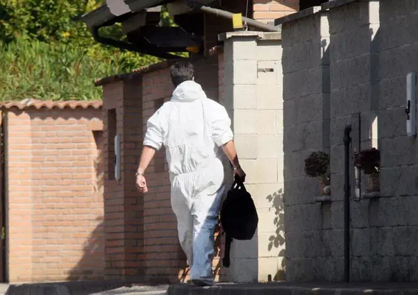 Tutti gli errori medici nel delitto di Garlasco: davvero il corpo di Chiara non &egrave; stato pesato, la temperatura presa in un ambiente sbagliato e le lesioni non cristallizzate? E nell&rsquo;omicidio Poggi si potr&agrave; mai stabilire l&rsquo;arma del delitto?