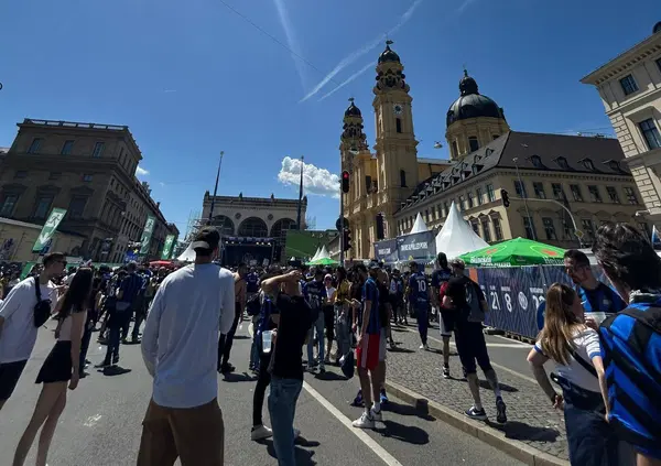 MI SCOPPIA IL CUOR: sono a Monaco per PSG - Inter e questo &egrave; quello  che mi sta succedendo, in casa con nove uomini e il delirio intorno