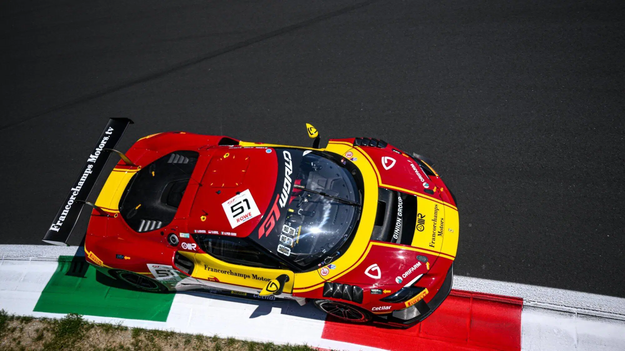 La Ferrari di AF Corse con a bordo Alessandro Pier Guidi, Alessio Rovera e Vincent Abril
