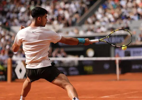 [VIDEO] Il meraviglioso fair play di Carlos Alcaraz al Roland Garros ci fa capire come la bellezza del Tennis sia nelle sue mani