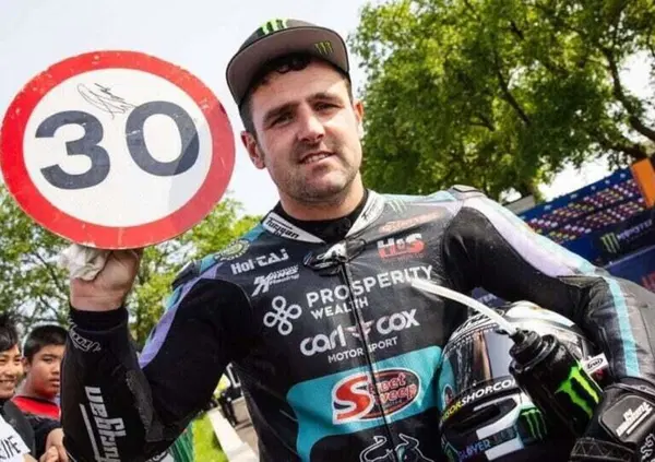 Se cantare &ldquo;ho visto Maradona&rdquo; non vi basta, leggete cosa ha fatto Michael Dunlop al TT 2025 con la Ducati Panigale V2 (nuova regina del Mountain)