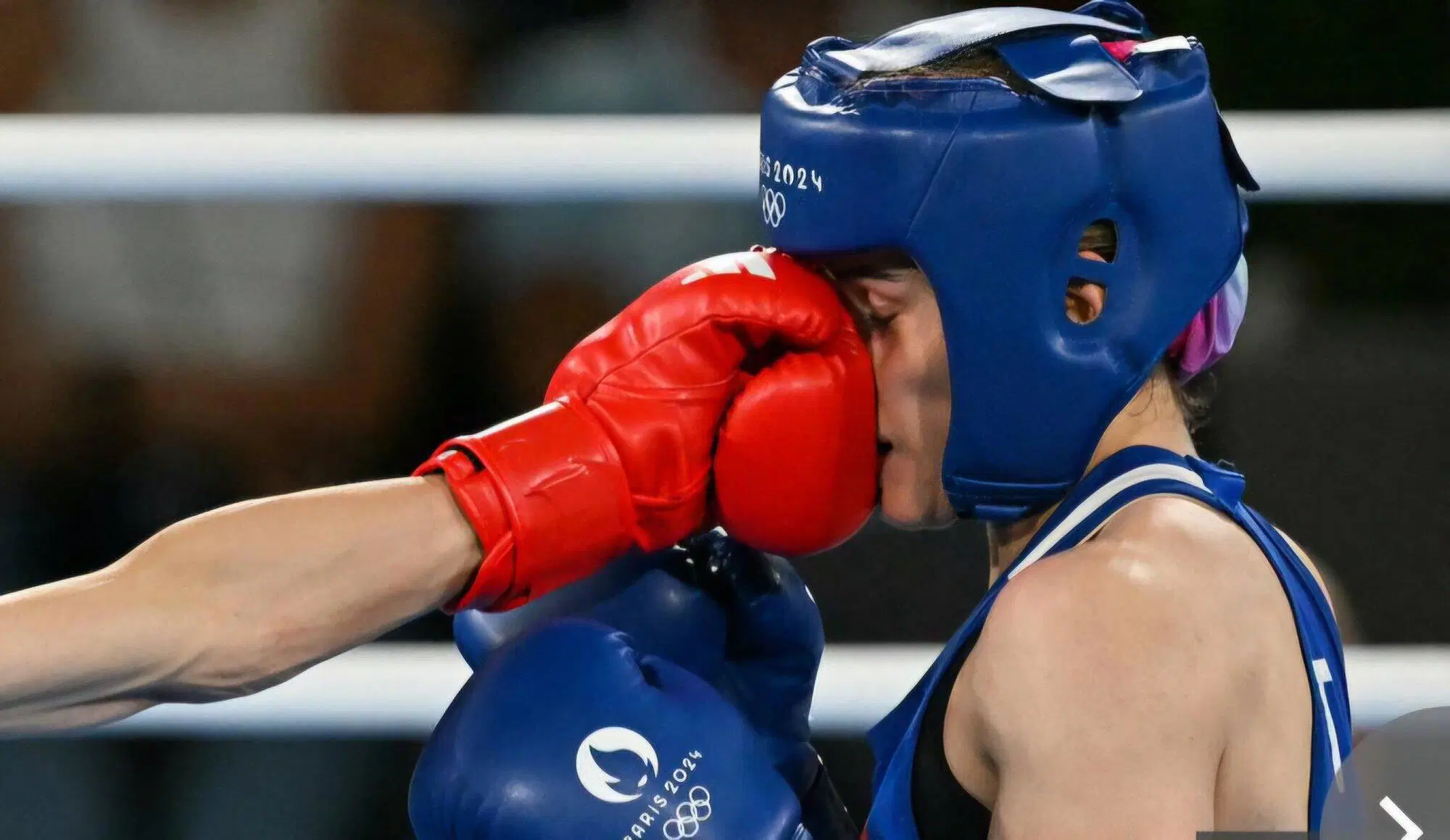 Il pugno di Imane Khelif dato a Angela Carini a Parigi 2024