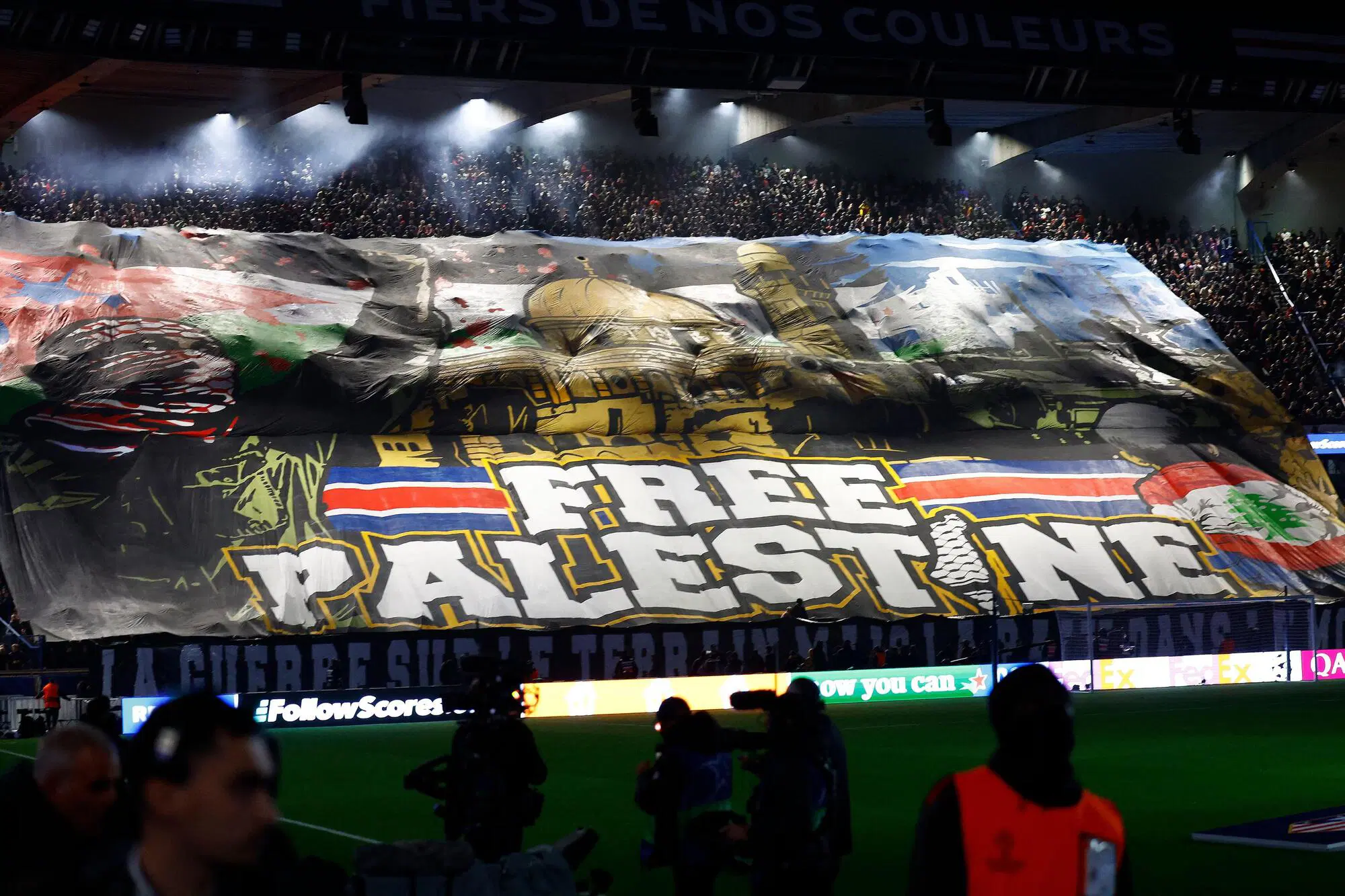 I tifosi del Paris Saint-Germain manifestato allo stadio per la "Palestina libera"
