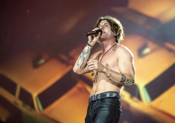 Rkomi in Decrescendo? Tour nei Forum e non solo annullato all'improvviso (ma pure Bresh...)