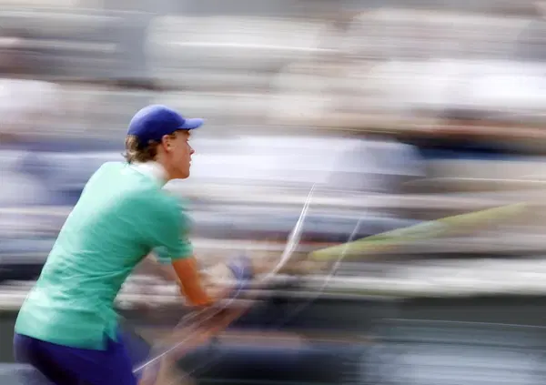 Sinner, partite a senso unico e interviste scontate al Roland Garros? Questo Jannik ci piace cos&igrave;. Agli avversari come Bublik (e a tutti gli altri tranne forse Alcaraz) un po' meno...