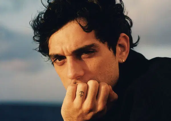 Abbiamo ascoltato &ldquo;Mediterraneo&rdquo;, il nuovo album di Bresh, ma com&rsquo;&egrave;? Un disco di chiaroscuri, concept potente ma produzioni comode. E i feat con Achille Lauro e Kid Yugi arricchiscono il progetto?