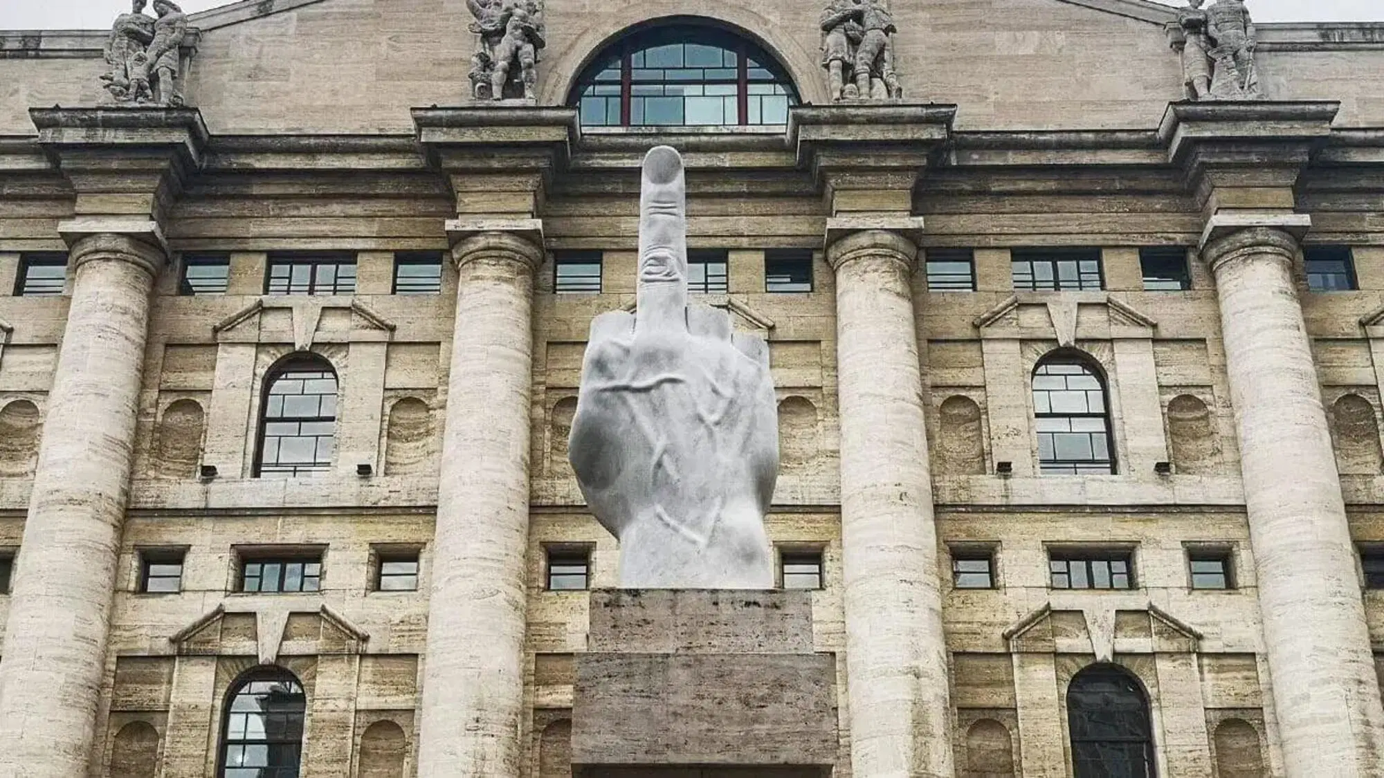 Piazza Affari 2025, ecco i titoli che ti renderanno ricco (secondo gli analisti). Dominano le banche: da Unicredit (con Banco Bpm a Commerzbank) a Mps e Bper, dalla Difesa a lusso e energia&hellip;