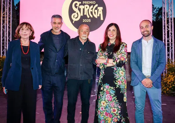 Ma la cinquina finalista al Premio Strega ha mai fatto cos&igrave; cagare? Spoiler: no. Abbiamo letto i libri di Paolo Nori (Chiudo la porta e urlo), Nadia Terranova (Quello che so di te), Andrea Bajani (L'anniversario) e gli altri&hellip;