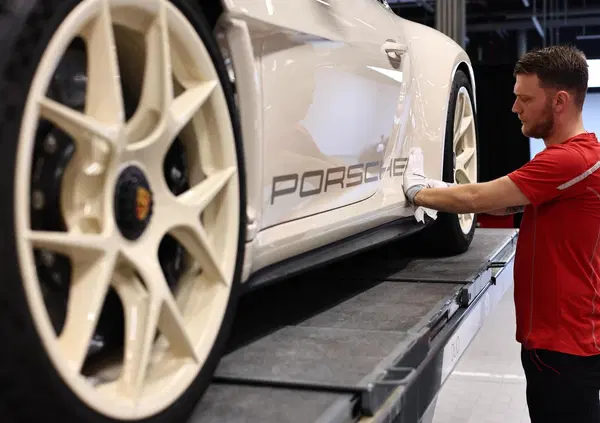 Porsche, Jekyll e Hyde dell&rsquo;automotive? N&eacute; Ferrari n&eacute; Mercedes, e forse (tra 911 e Suv) nemmeno pi&ugrave; s&eacute; stessa&hellip;