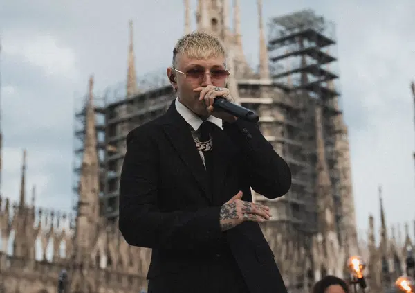 Abbiamo ascoltato &ldquo;Locura Jam + Opera&rdquo;, il nuovo album di Lazza, ma com&rsquo;&egrave;? Un chiaro segno della sua visione sulla musica. Ma &egrave; davvero un "piccolo capolavoro"? S&igrave; e vi spieghiamo perch&eacute;&hellip;