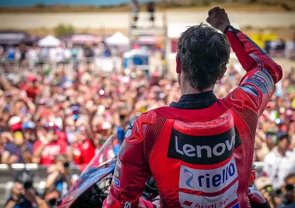 A Marc Marquez non basta vincere ad Aragon, ci mette anche il carico: &ldquo;Qui la Desmosedici GP25 &egrave; esattamente uguale alla GP24&rdquo;