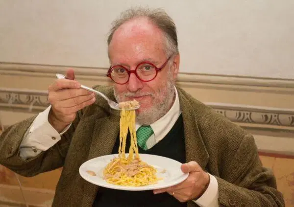 Il critico Edoardo Raspelli demolisce la carbonara (Carbondoro) da 70 euro: &ldquo;Provocazione sterile, inutile e stupida&rdquo;.  La cucina italiana? &ldquo;Si sta suicidando&rdquo;. E sui &ldquo;riccastri&rdquo; e i piatti &ldquo;gastrostupidi&rdquo;...