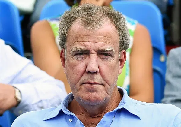 COME STA CLARKSON? &ldquo;Meglio un controllo alla prostata che essere morti&rdquo;. E sulla crisi abitativa fa un appello alle &ldquo;vere vittime&rdquo;. Spoiler, non sono persone