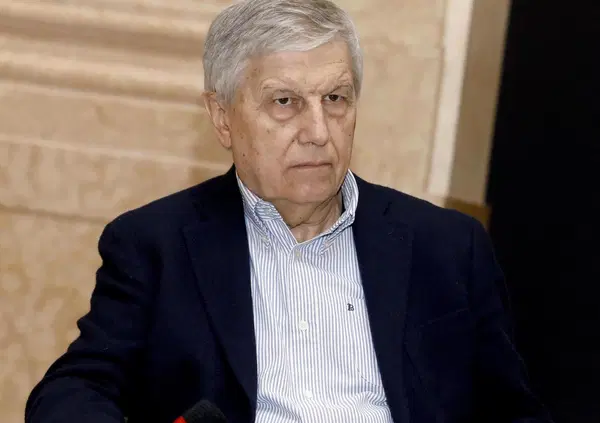 Aldo Grasso smonta Valditara sulla scuola e il digitale? &ldquo;Imparare le poesie a memoria non risolve il problema&rdquo;. Niente cellulari in classe? &ldquo;Non si vieta ci&ograve; che va compreso&rdquo;. E lancia l&rsquo;allarme sul futuro dell'istruzione