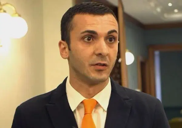 L&rsquo;omicidio-suicidio di Emanuele De Maria era davvero imprevedibile? Risponde Nuzzi: &ldquo;Fascicolo ricco di relazioni positive&rdquo;. E nell&rsquo;intervista al direttore del carcere di Bollate: &ldquo;Preoccupa l&rsquo;aumento dei detenuti tra i 18 e i 25 anni&hellip;&rdquo;