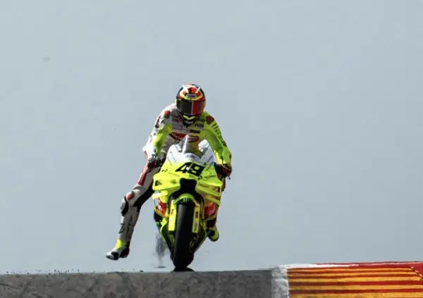 Sembra Bagnaia, ma &egrave; Di Giannantonio: &ldquo;Non riuscivo a spingere sul davanti. Prover&ograve; il disco di Pecco&rdquo; 