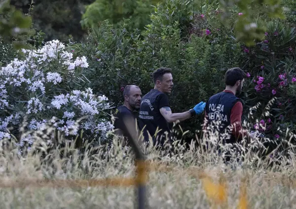 Bambina e donna (madre e figlia?) morte a Villa Pamphili (Roma): ma perch&eacute; erano nude? Il &ldquo;letto&rdquo; a cento metri nei cespugli, la pista del duplice omicidio, la testimonianza su un uomo &ldquo;con un fagotto&rdquo; e...