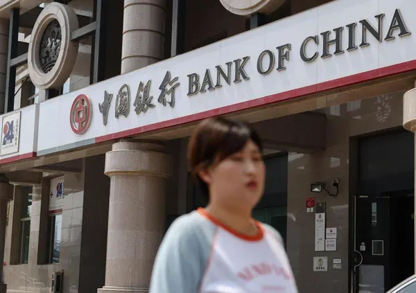 Altro che il risiko di Intesa, UniCredit e Mediobanca. Dalla Cina arrivano le &ldquo;super banche&rdquo; (e sono caz*i amari per tutti). Vi spieghiamo perch&eacute; i colossi finanziari di Pechino ci faranno il cu*o