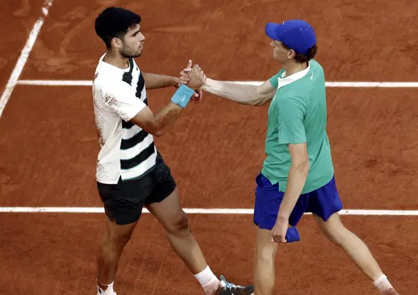 La sentenza di Andrea Scanzi su Sinner sconfitto da Alcaraz e il Roland Garros: &ldquo;Immane delusione&rdquo;. Ora chi gode? &ldquo;I detrattori di Jannik, in assenza di orgasmi reali&rdquo;