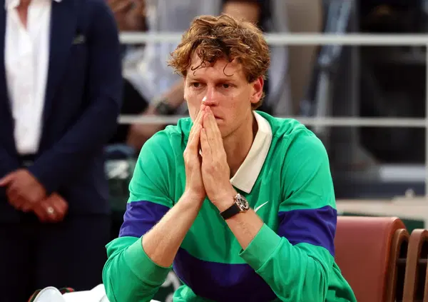 BECCATEVI QUESTA: Sinner ko contro Alcaraz al Roland Garros &egrave; una buona notizia. Perch&eacute;? Lo spiega Cazzaniga a MOW: &ldquo;Carlos non &egrave; il pi&ugrave; forte, e anche sulla terra non ha pi&ugrave; margine. E per Jannik dopo la sconfitta...&rdquo;