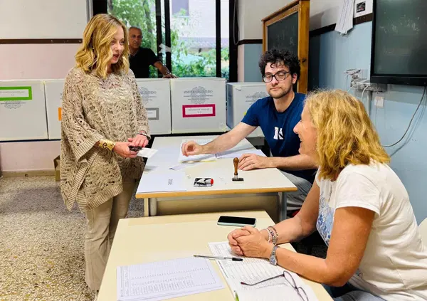 SVEGLIA: Ma davvero vi stupite che al Referendum abbia votato solo il 30% degli italiani (niente quorum)? Cari influencer, quando la smetteremo di pensare che i social rappresentino il Paese reale? 