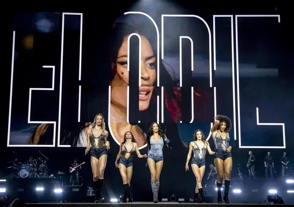 Siamo stati al concerto di Elodie a San Siro, ma com&rsquo;&egrave; stato? Un live che non lascia spazio ai detrattori. E se pensate che si svesta solo per gli uomini non avete capito un caz*o e vi spieghiamo perch&eacute;&hellip;