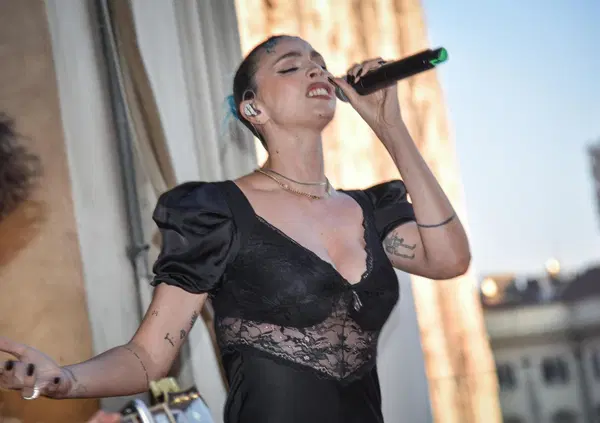 Ma quanto &egrave; stonata Rose Villain senza autotune? La vocal coach Sonia Addario la distrugge: &ldquo;Su brani come Mia Martini si capisce che non sa cantare&rdquo;. E Fiorella Mannoia e Loredana Bert&egrave;...