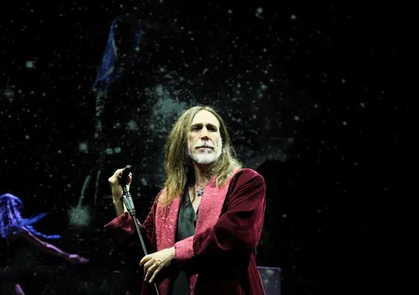 Le bombe di Manuel Agnelli a Supernova: &ldquo;Ho perso la verginit&agrave; musicale in un bar (con Lou Reed), quella sessuale a 17 anni, con&hellip;&rdquo;, la bici rubata con Piero Pel&ugrave;: &ldquo;Sembravamo due deficienti&rdquo;, e su X Factor e la tecnologia&hellip;