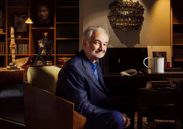 Abbiamo letto &ldquo;Conoscenza o barbarie&rdquo; di Jaques Attali, l&rsquo;intellettuale che prevede il futuro: ma com&rsquo;&egrave;? L&rsquo;ANTIDOTO A TUTTO, anche alla crisi della scuola italiana, tra prove invalsi, poco senso critico, zero investimenti (Meloni, ci sei?) e&hellip;