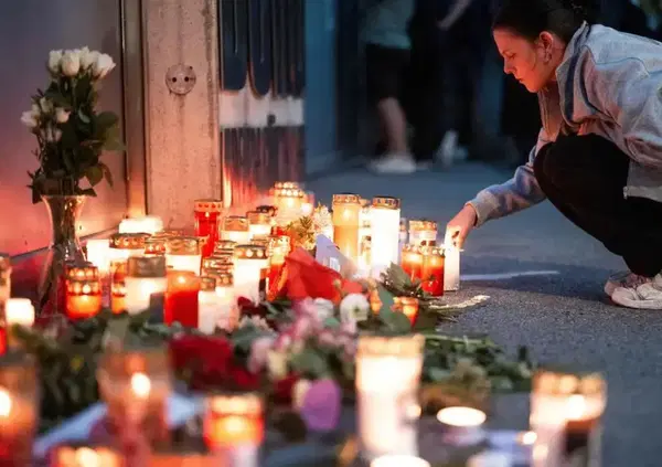 PORTO D'ARMI FACILE? E FA UNA STRAGE! Chi &egrave; Artur, il 21enne "fantasma" senza social e vita sociale, tornato nella scuola di Graz (Austria) a "vendicarsi" del bullismo subito. E in Italia la Lega...