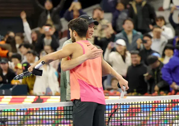 Tra Sinner e Alcaraz c'&egrave; il pi&ugrave; talentuoso di sempre? &Egrave; chi &egrave; il LeBron del tennis? MCENROE SPARA GLI ACE. E sul discorso con Cahill e Zverev...