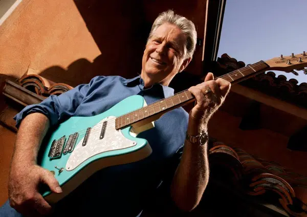 Surf, acidi e sinfonie: l'incredibile vita e l'irraggiungibile musica di Brian Wilson. Addio al Beach Boy che ha cambiato per sempre il pop
