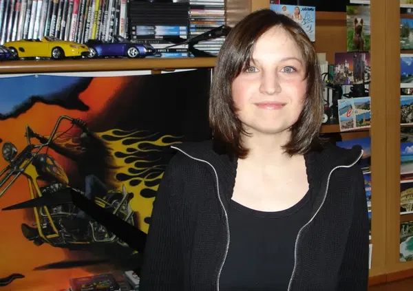 Omicidio Poggi, MA CHIARA HA CERCATO DI DIFENDERSI? L&rsquo;ipotesi dopo le nuove analisi sulla scena del delitto: avrebbe tentato di colpire l&rsquo;assassino e fuggire. &Egrave; finito cos&igrave; il dna di Sempio sotto le sue unghie? Stasi potrebbe davvero essere innocente?