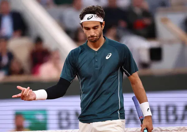 Musetti, stagione compromessa (contro Alcaraz) e infortuni per colpa di un'influenza? Intanto Lorenzo salta Halle e Carlos ritrova le feste di Ibiza...