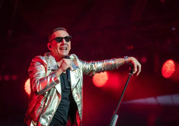 Siamo stati al concerto dei Mod&agrave; a San Siro, ma com'&egrave; stato? Un live che zittisce chi li considera "finiti". E se pensate che siano solo nostalgia per cinquantenni non avete capito un caz*o e vi spieghiamo perch&eacute;&hellip;