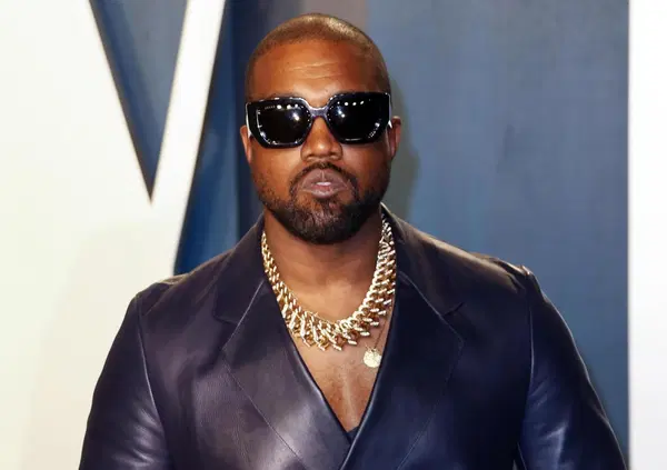 IL NUOVO TRIANGOLO? Kanye West appare a sorpresa al processo di Sean Diddy Combs, ma dov&rsquo;&egrave; finita Bianca Censori? E intanto la sorella Angelina smentisce un flirt ma&hellip;