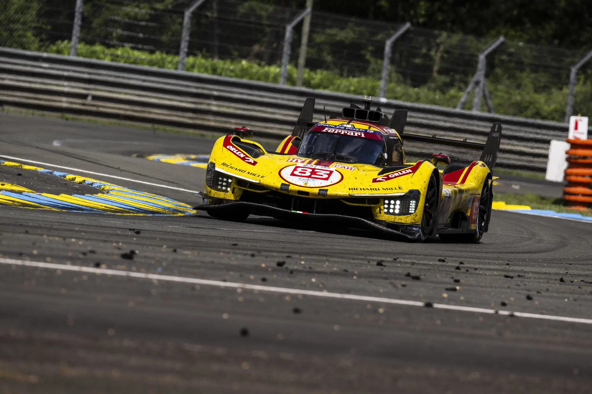 La 499 P numero 83 durante le ultime ore della 24 Ore di Le Mans